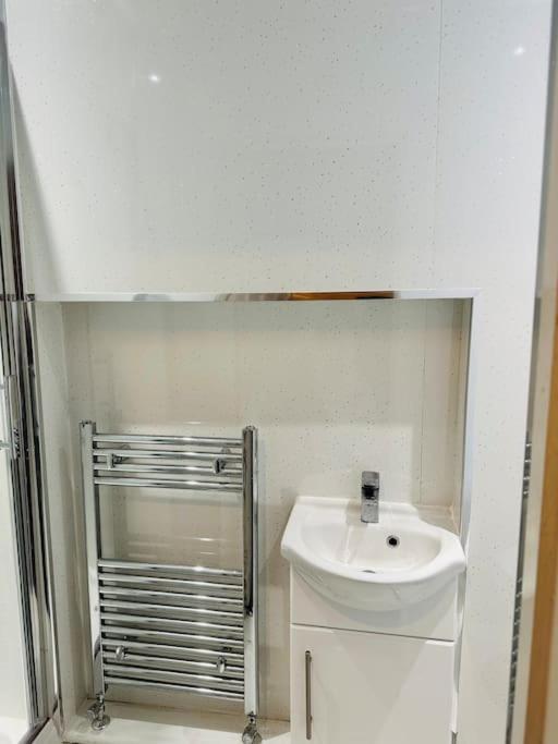 Modern 2 Bedroom Apt Derby City Εξωτερικό φωτογραφία