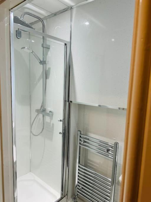 Modern 2 Bedroom Apt Derby City Εξωτερικό φωτογραφία